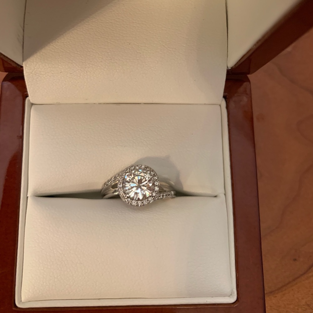 1ct center Moissanite with genuine diamond halo